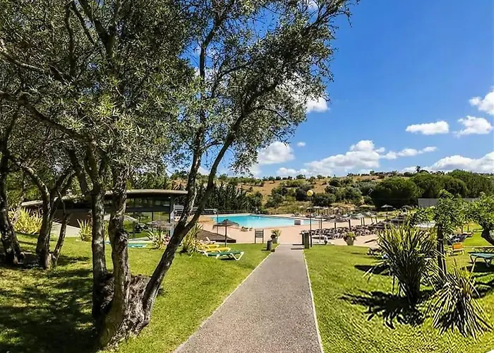 Resort-style Spacious T2 With Pools And Tennis 5min Marina Lagos