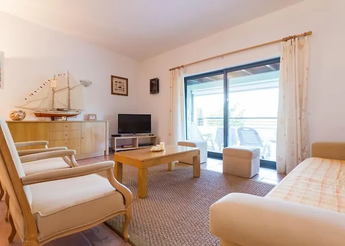 Spacious Terrace Pool & Tennis - Marina Lagos